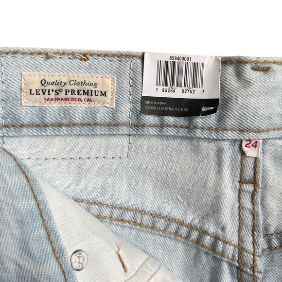 NWT Light Wash Vintage Levi's Shorts - Picture 7 of 9